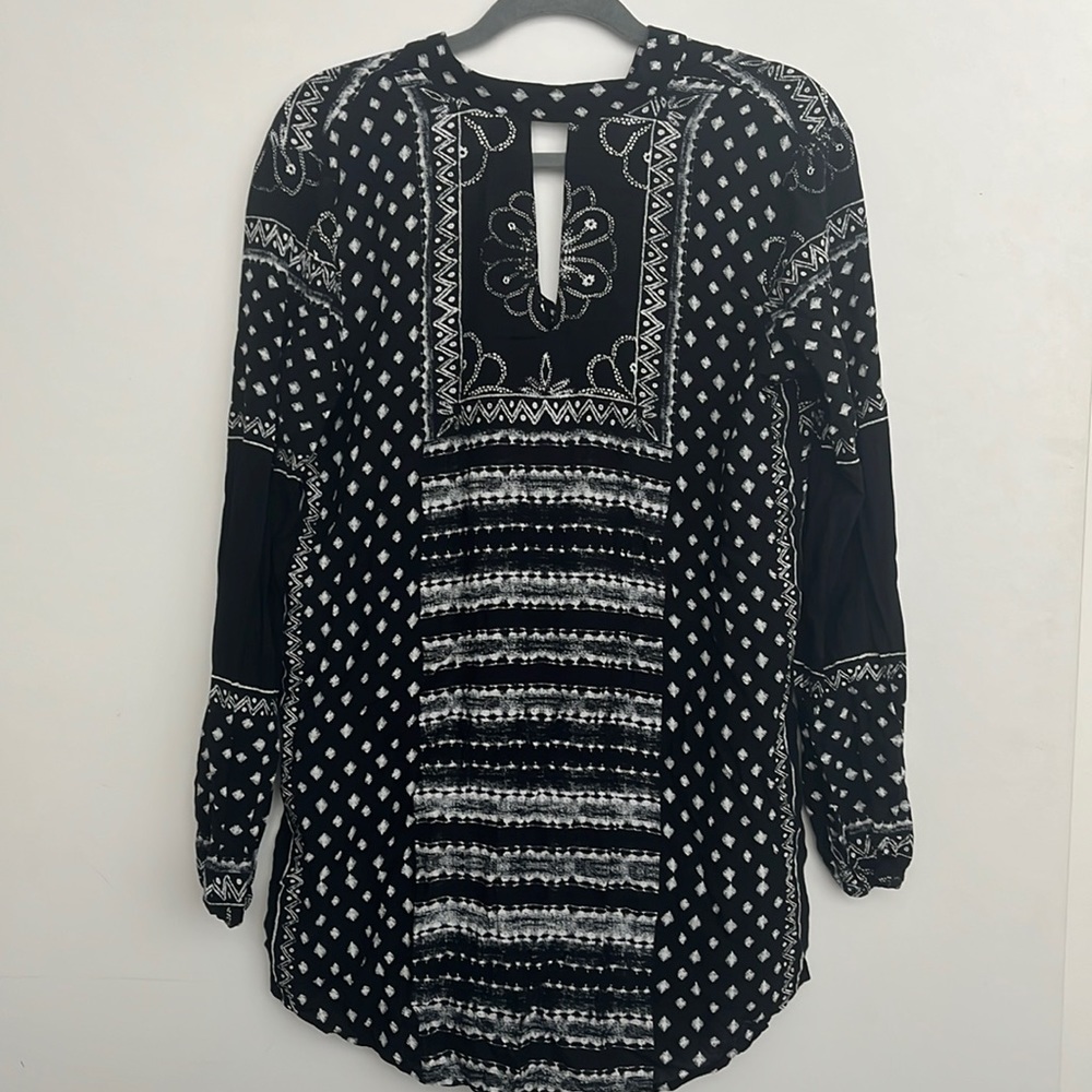 EUC Rip Curl black and white tunic